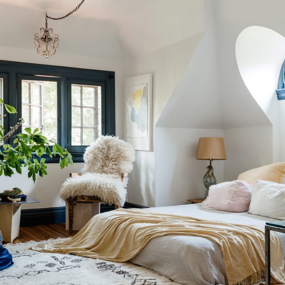 Cozy On A Dime: Transforming Your Tiny Bedroom Into A Snuggle Sanctuary