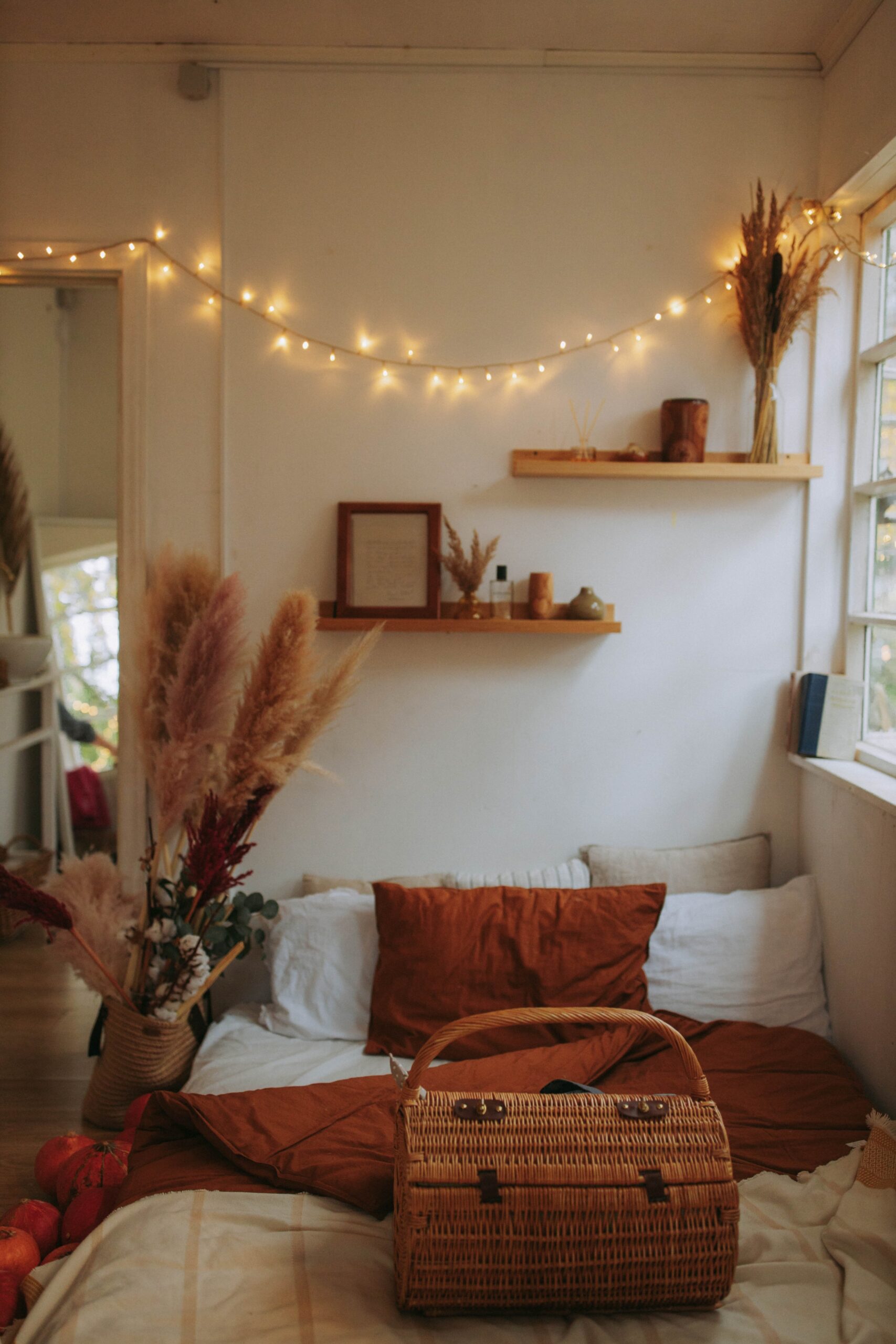 How to Make Your Small Bedroom Instantly Comfortable: DIY Ideas How to Make Your Small Bedroom Instantly Comfortable: DIY Ideas