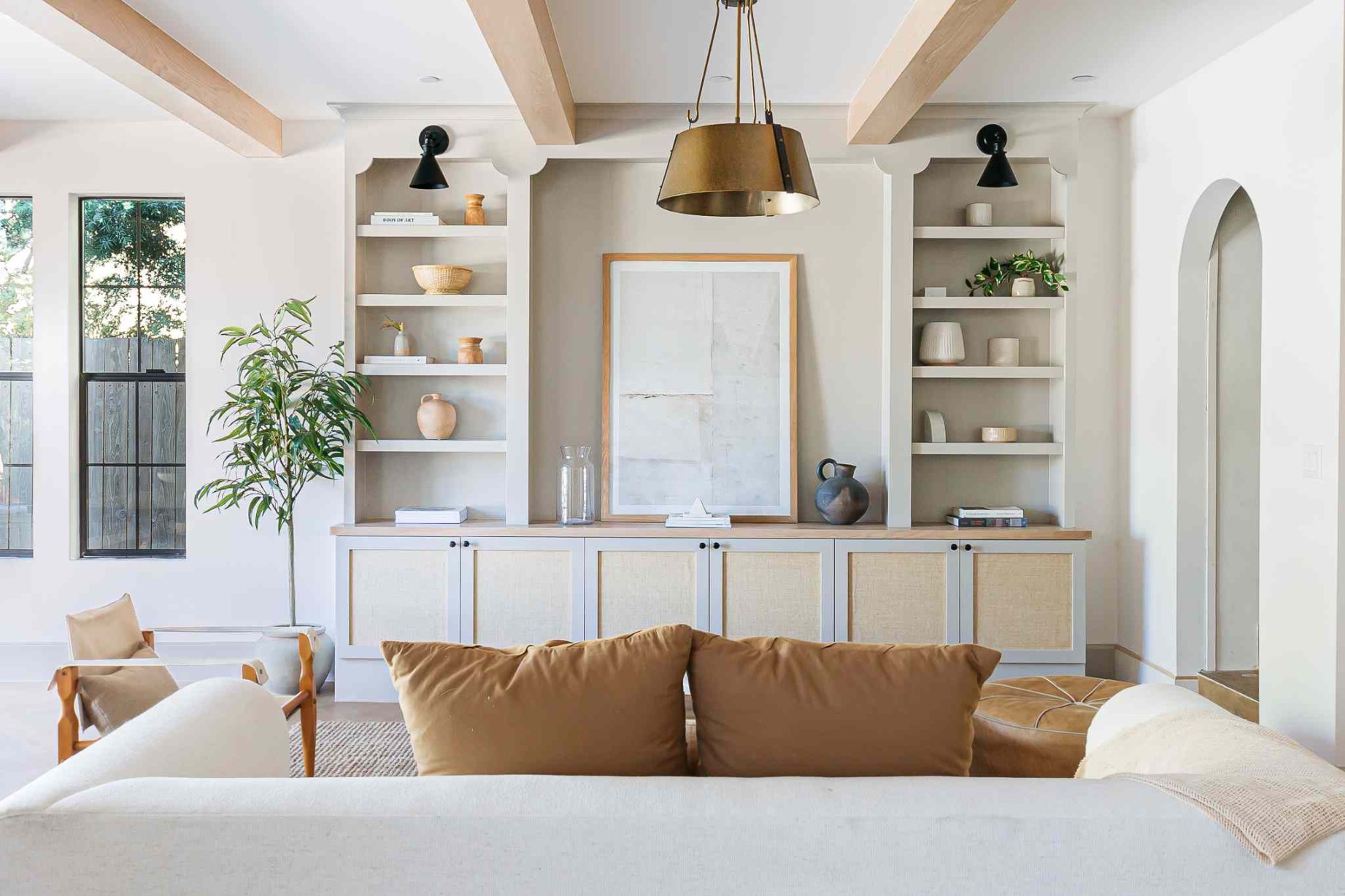 Beautiful Living Rooms With Built-In Shelving Beautiful Living Rooms With Built-In Shelving