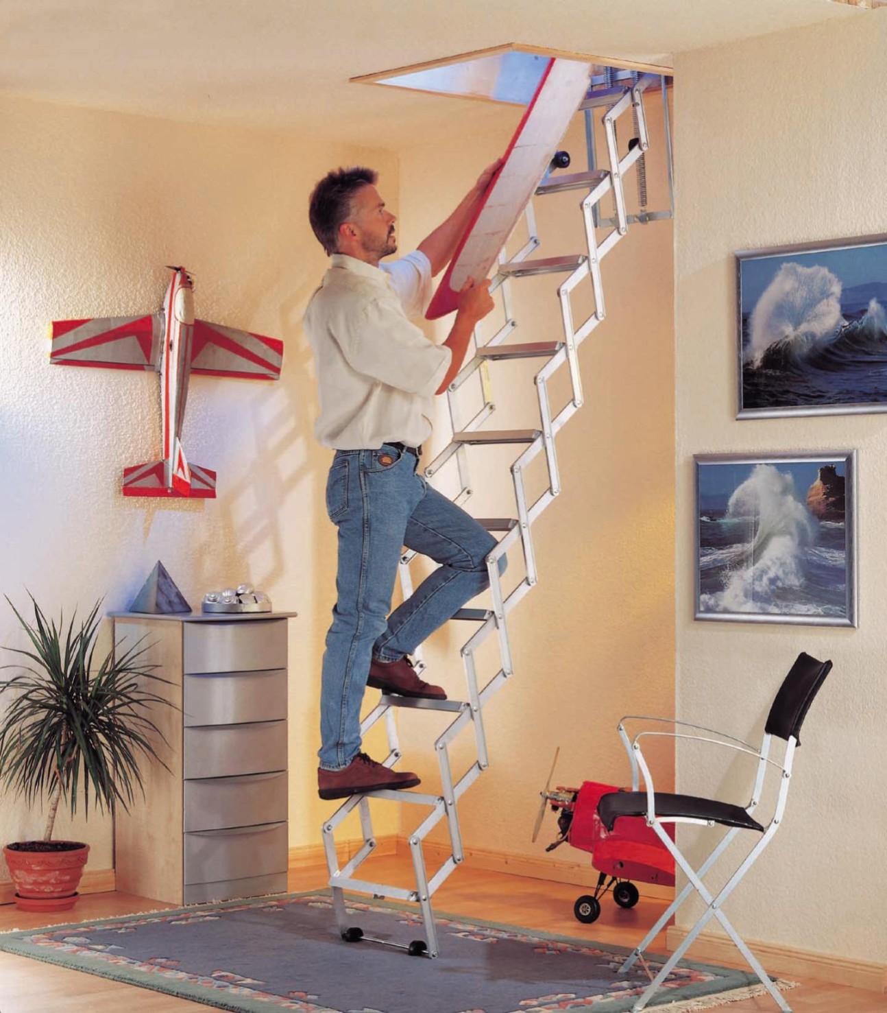 Escalier escamotable droit structure et marches aluminium BURGER