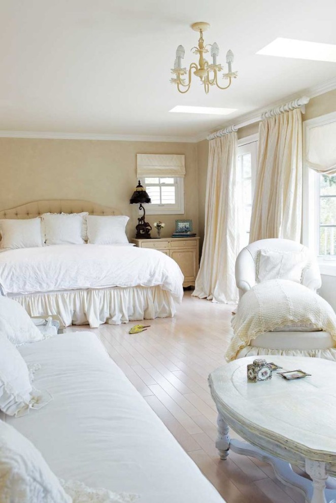 White bedroom Bedroom decor for couples, Romantic bedroom design White bedroom Bedroom decor for couples, Romantic bedroom design
