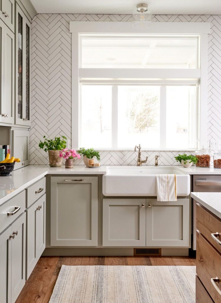 Making The Most Of Your Mini Masterpiece: Kitchen Cabinet Colours For Small Kitchens
