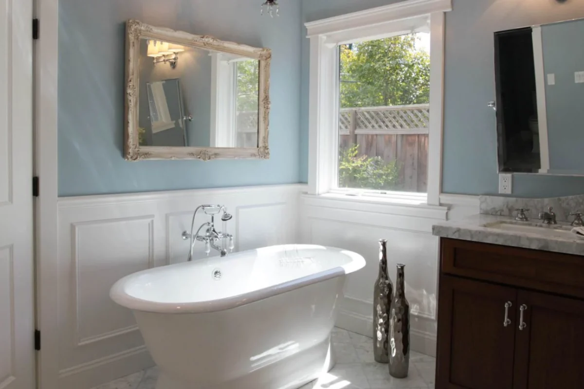 Chair Rail in Bathroom – Stylish Protection & Design Boost