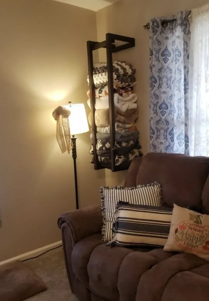 Integrating Blanket Holders with Existing Décor